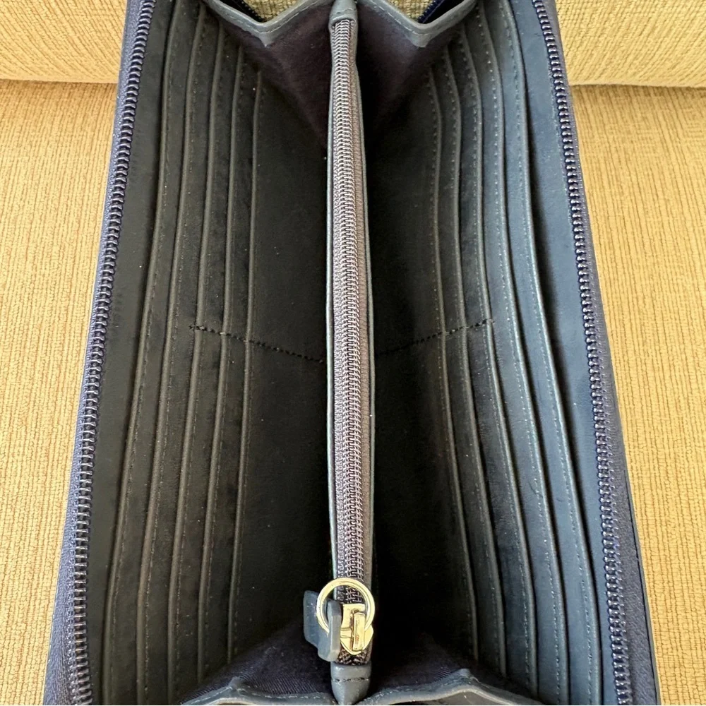 Lacoste blue zip up bi-fold wallet Excellent Condition - Picture 5 of 9